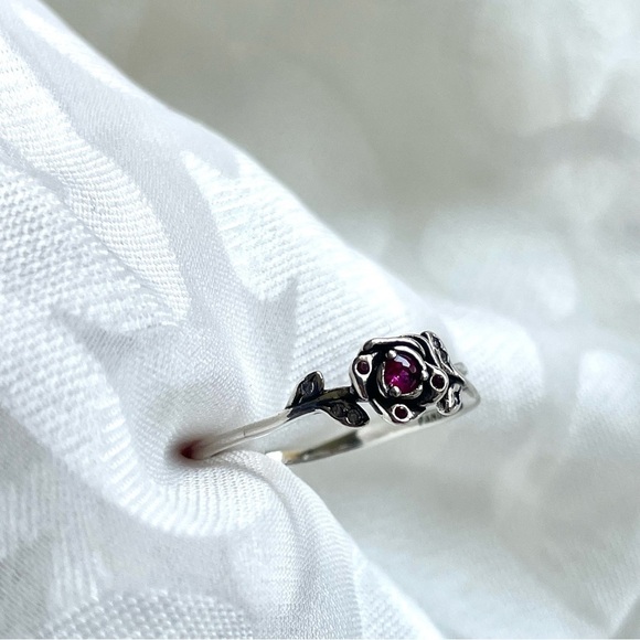 🌹 NWOT Beauty and the Beast Rose Ring - Princess Belle✨ - Picture 9 of 13
